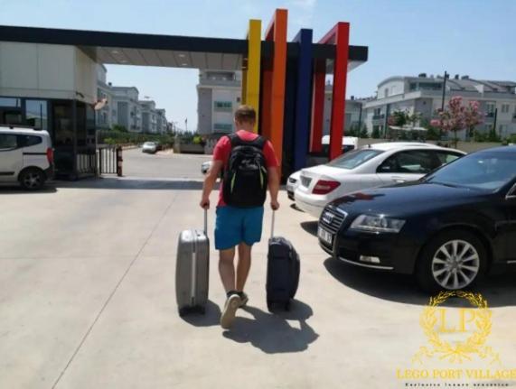 Close Airport,mall Of Shopping Center,tram Station Apartament